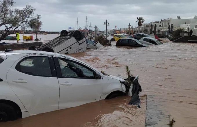 «Βιβλική» καταστροφή στις Κυκλάδες λόγω της κακοκαιρίας - Εικόνες από Πάρο και Μύκονο