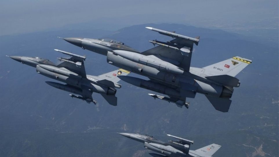 Μπαράζ νυχτερινών παραβιάσεων στο Αιγαίο από τουρκικά μαχητικά