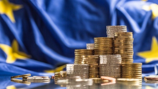 Η Ε.Ε. «παγώνει» τα αντίμετρα προς τις ΗΠΑ