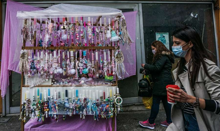 Πάσχα 2022: Ξεκινά από σήμερα το εορταστικό ωράριο - Πως θα λειτουργούν τα μαγαζιά;