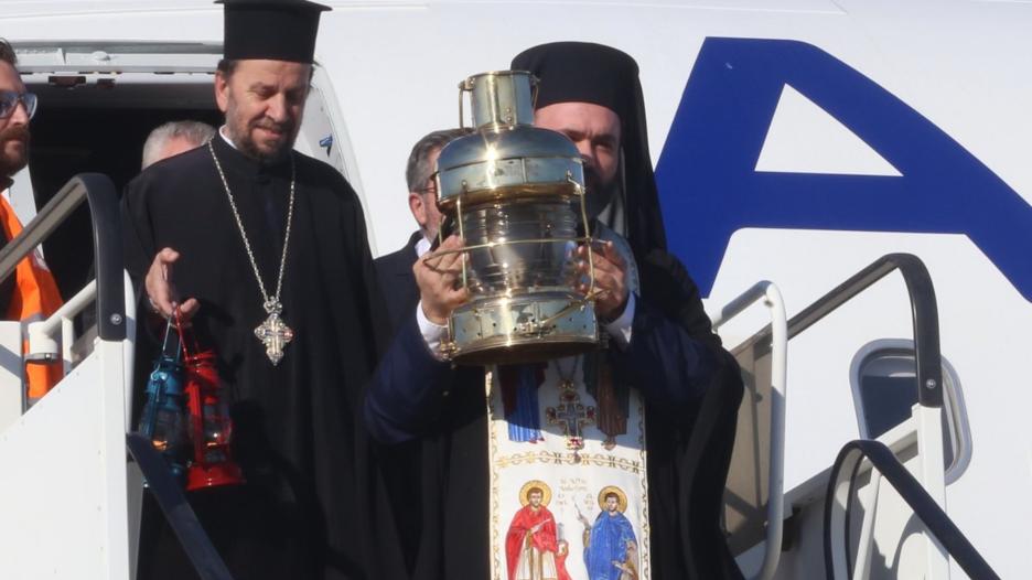 Πάσχα 2022: Πότε θα φτάσει σήμερα στην Ελλάδα το Άγιο Φως;