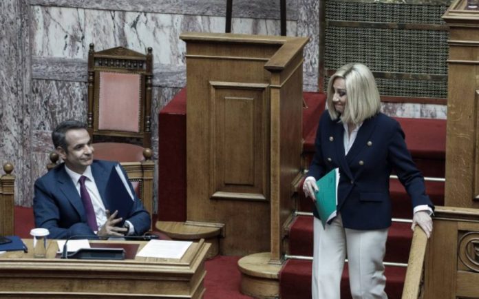 «Συμμάχους» βρίσκει η κυβέρνηση για τον υποχρεωτικό εμβολιασμό - Τι απαντά το ΚΙΝΑΛ 