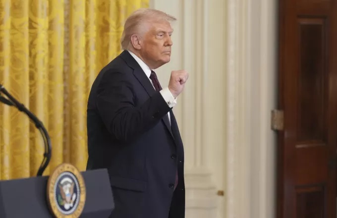 «Μπορεί να έρθουν και χειρότερα» - Νέες απειλές Τραμπ μετά τους νέους δασμούς στα αυτοκίνητα