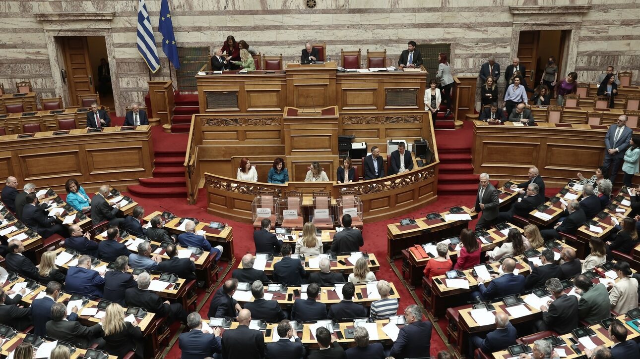 LIVE η συζήτηση για τη σύσταση Προανακριτικής για τον Χρήστο Τριαντόπουλο