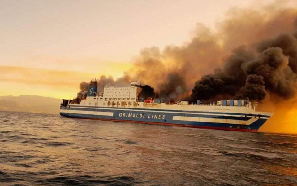 Euroferry Olympia: Απεγκλωβίστηκε ζωντανός ένας από τους αγνοούμενους