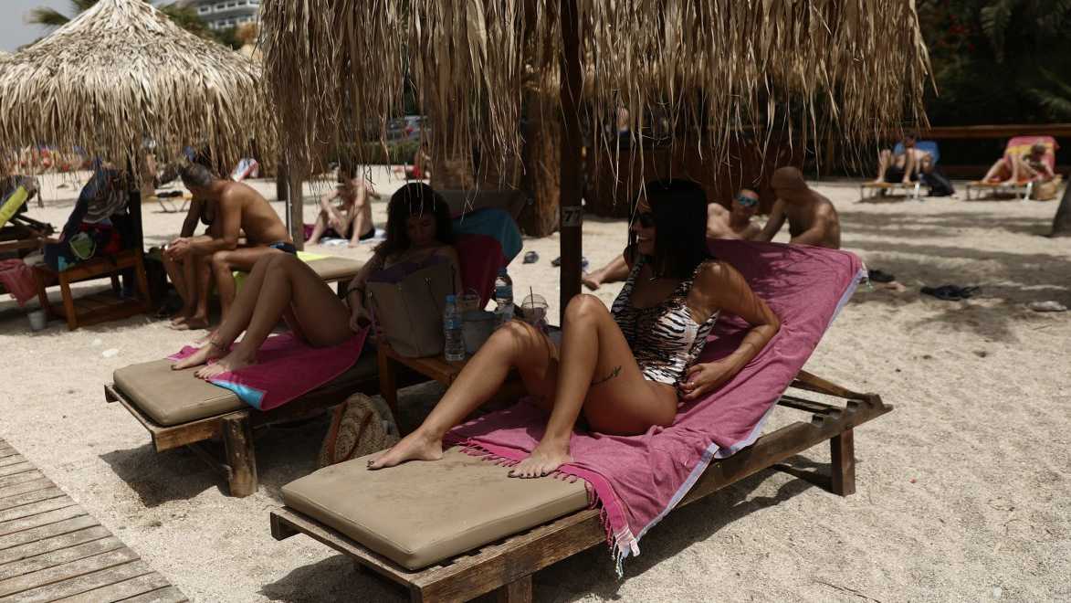 Καιρός: Στις παραλίες στέλνει τους πολίτες ο υδράργυρος - Πότε θα υποχωρήσει η θερμοκρασία;
