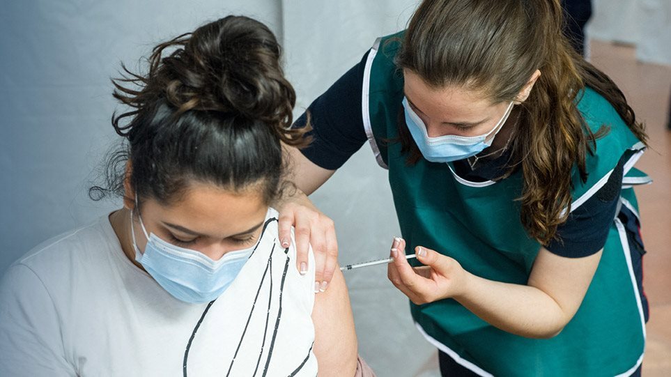 Κορωνοϊός: Μορατόριουμ των αναμνηστικών δόσεων ζητεί ο επικεφαλής του Π.Ο.Υ.
