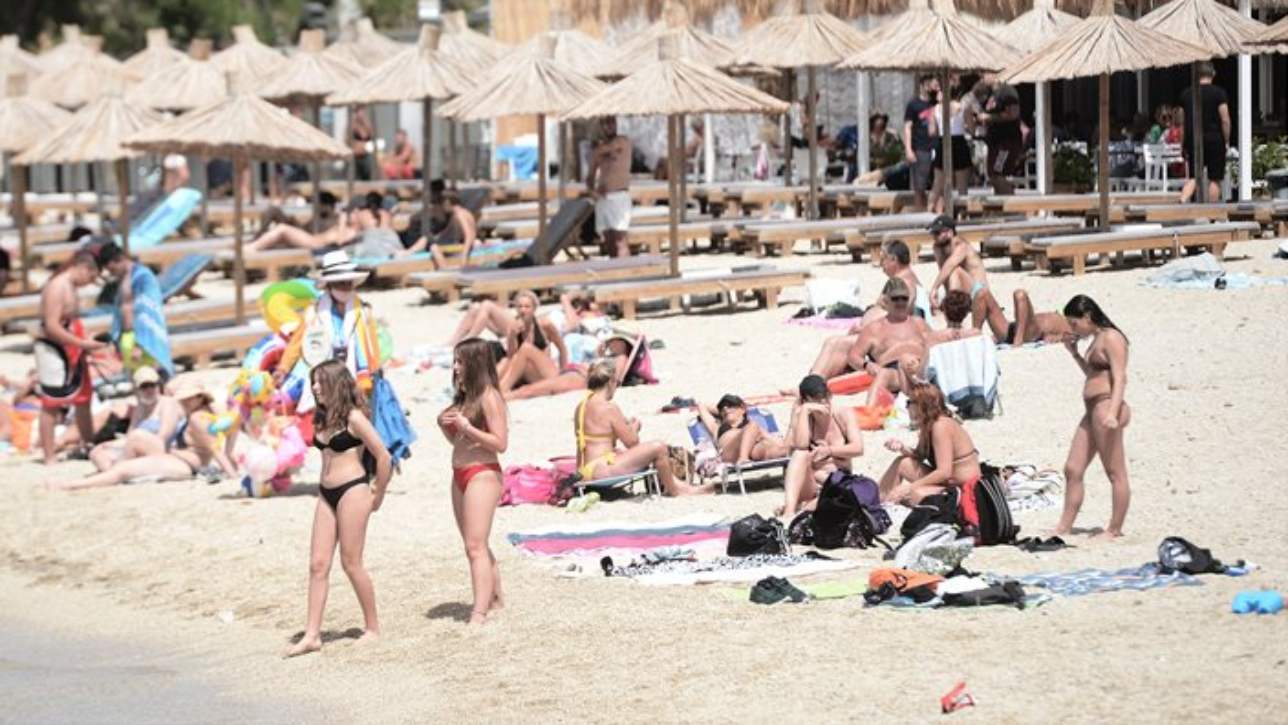 Καιρός: Στα ύψη και σήμερα η θερμοκρασία, με γεμάτες παραλίες και πολλά μποφόρ
