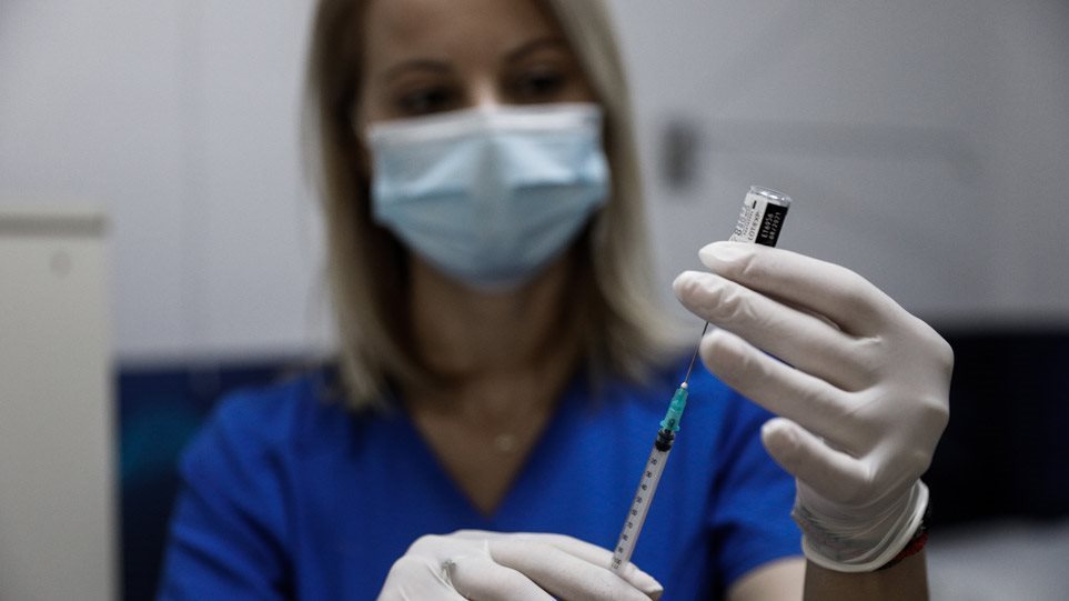 Κορωνοϊός: Σε πρώτο πλάνο οι εμβολιασμοί κατ΄ οίκον  