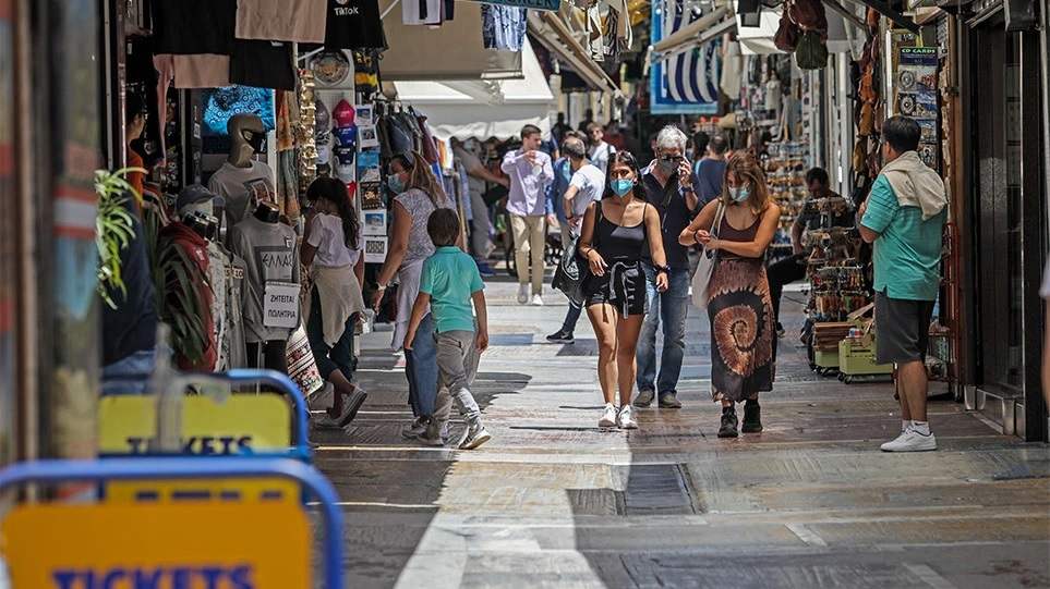 Κορωνοϊός: Πτωτική η πορεία της πανδημίας  - Ανησυχία για παιδιά και εφήβους