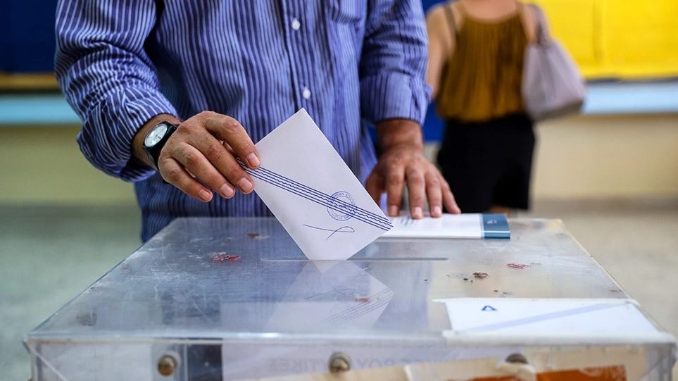 Πως διαμορφώνεται το πολιτικό σκηνικό μετά από τις τελευταίες δημοσκοπήσεις